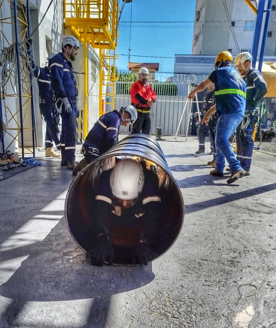 Acesso a espaço confinado por tubulação horizontal